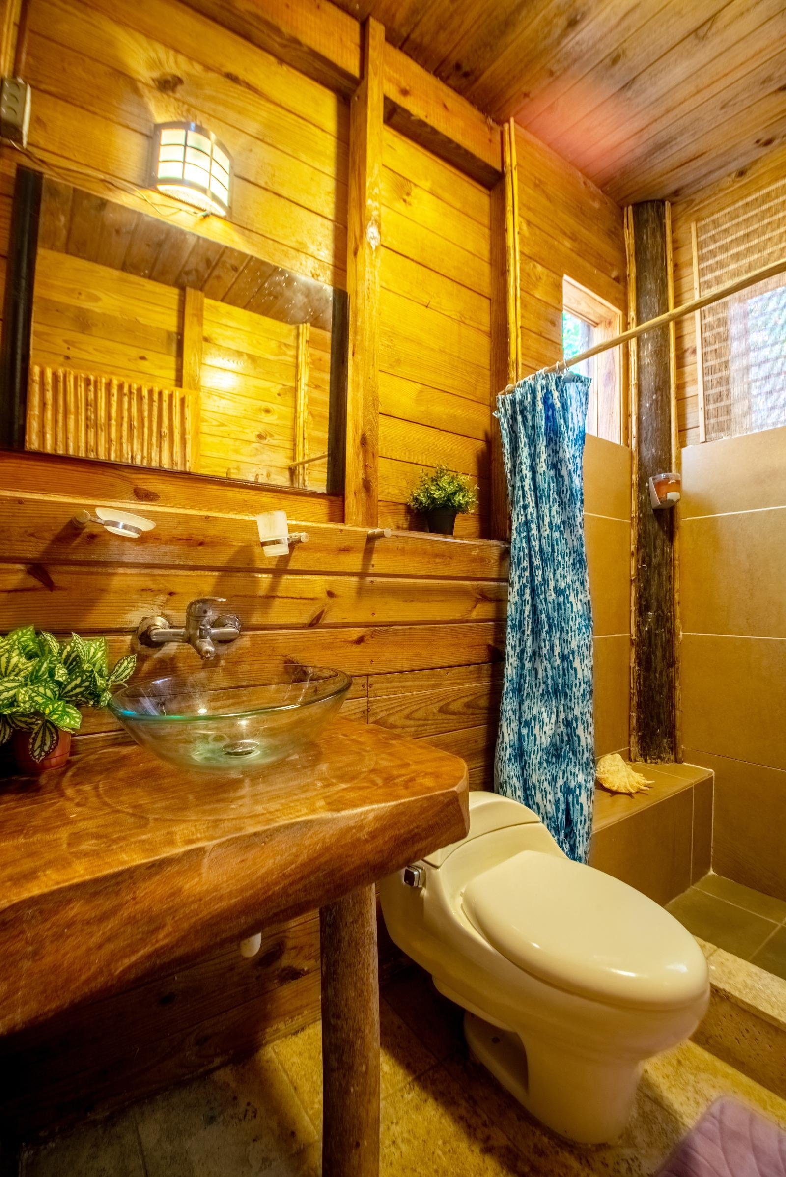Cabana room bathroom at Cabarete Maravilla Ecolodge